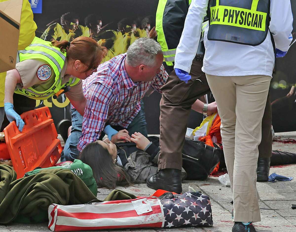 2 killed as 2 bombs explode at Boston Marathon
