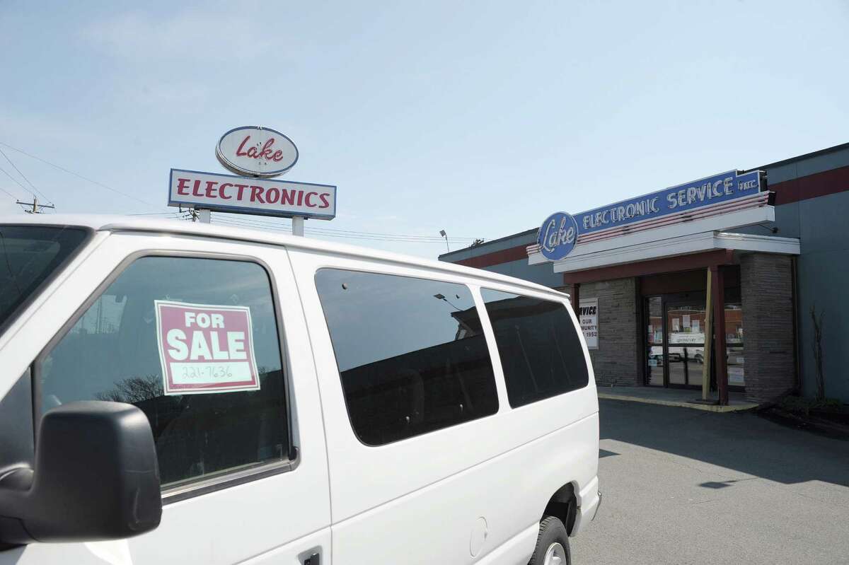 A view of Lake Electronics store on Central Ave. on Monday, April 15, 2013 in Colonie, NY. The store has recently closed. (Paul Buckowski / Times Union)