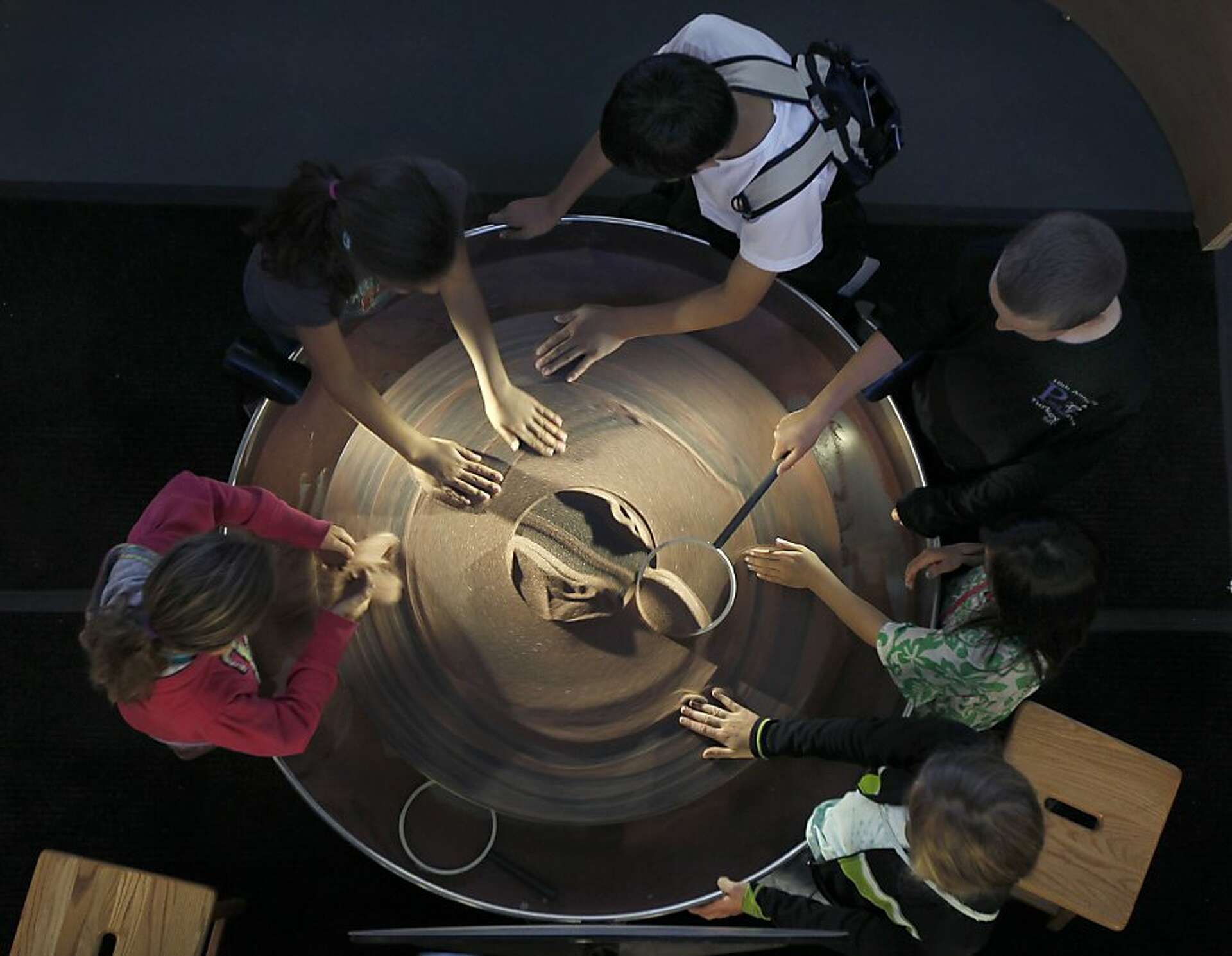 New Exploratorium welcomes hundreds