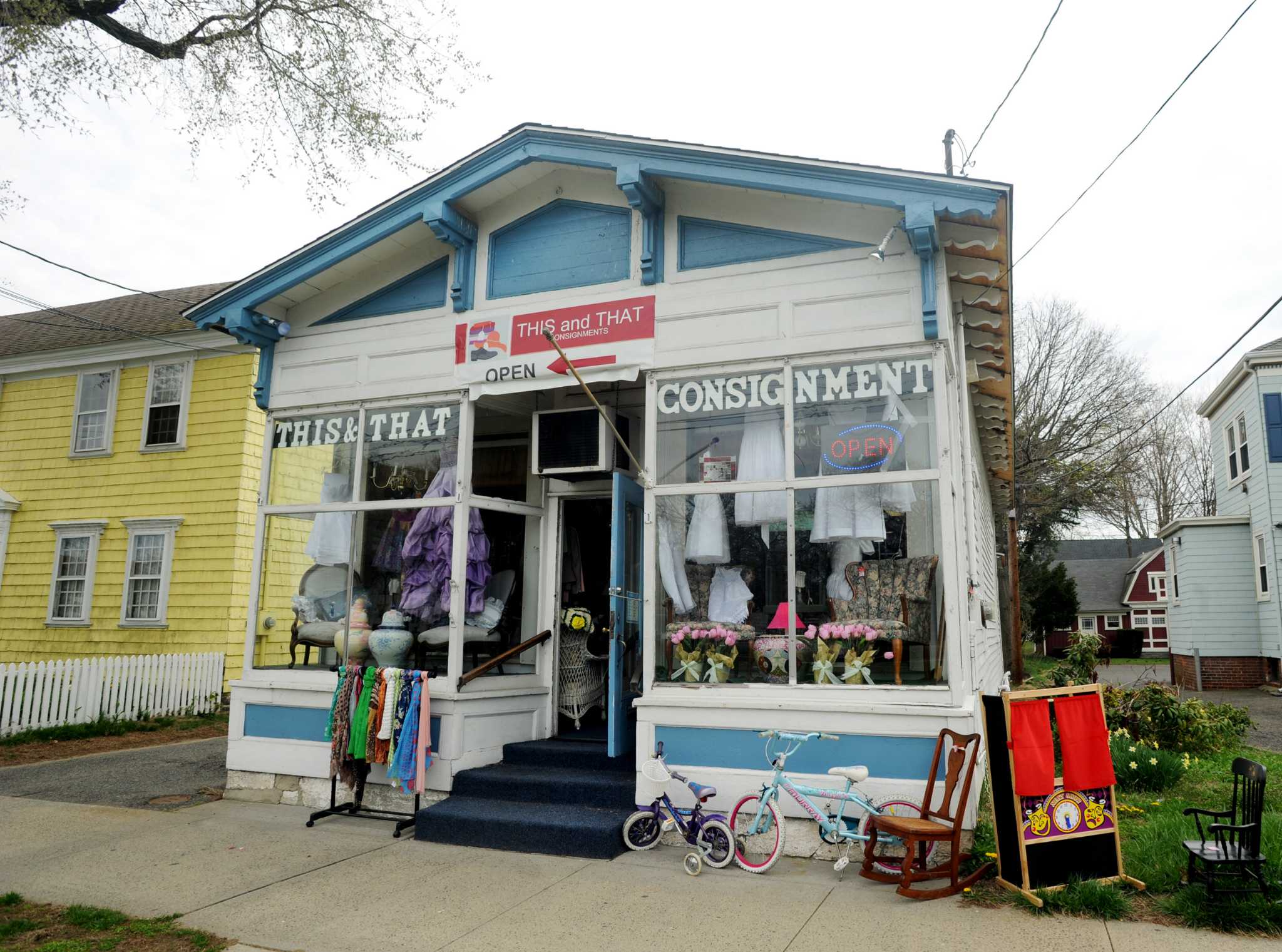 Stratford thrift shop draws clients in with 'this and that'