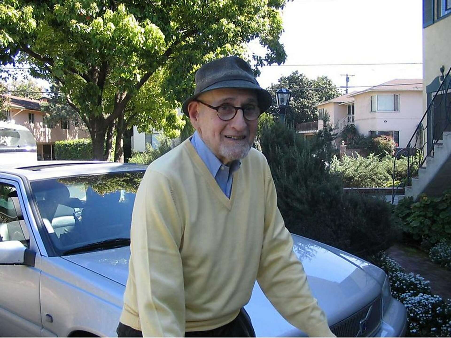 Antiwar activist Ira Sandperl dies