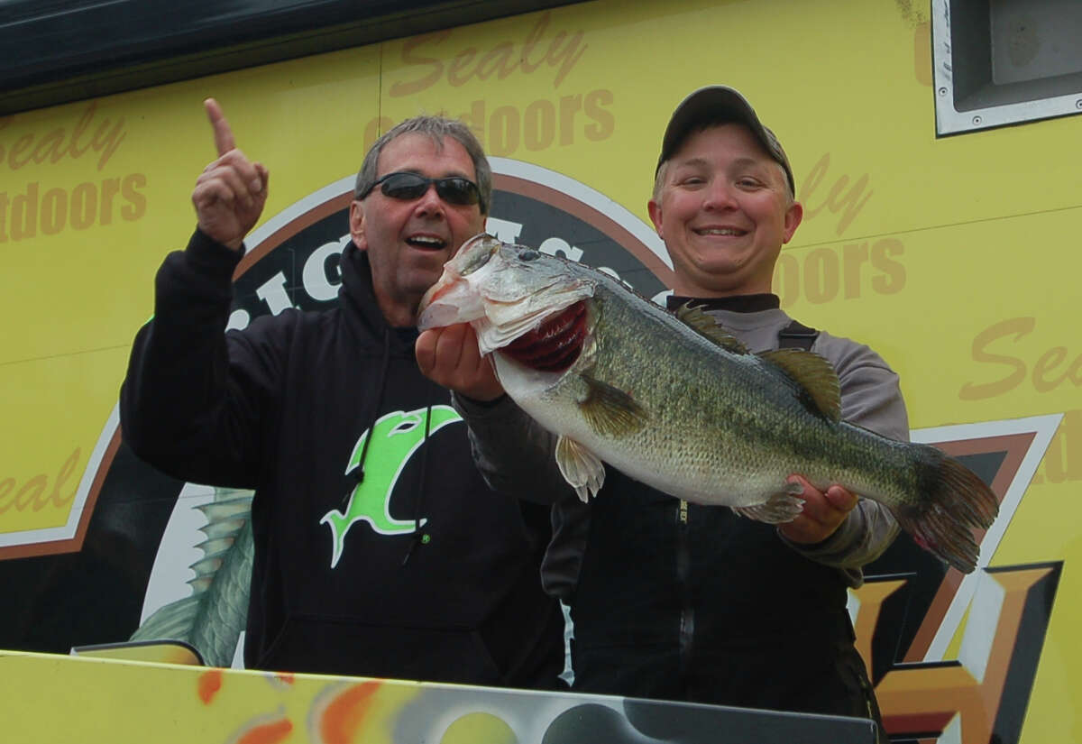 9.90 pounds leads day one of Big Bass Splash on Sam Rayburn