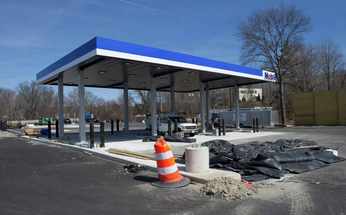 Darien rest plaza to open for summer