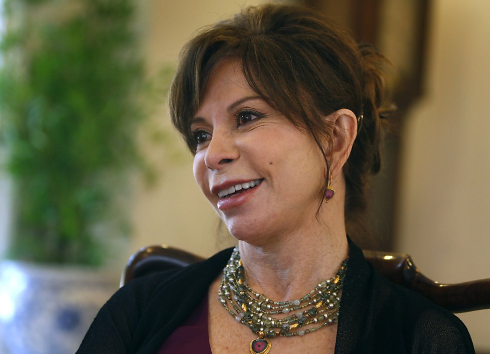Isabel Allende shifts to present day