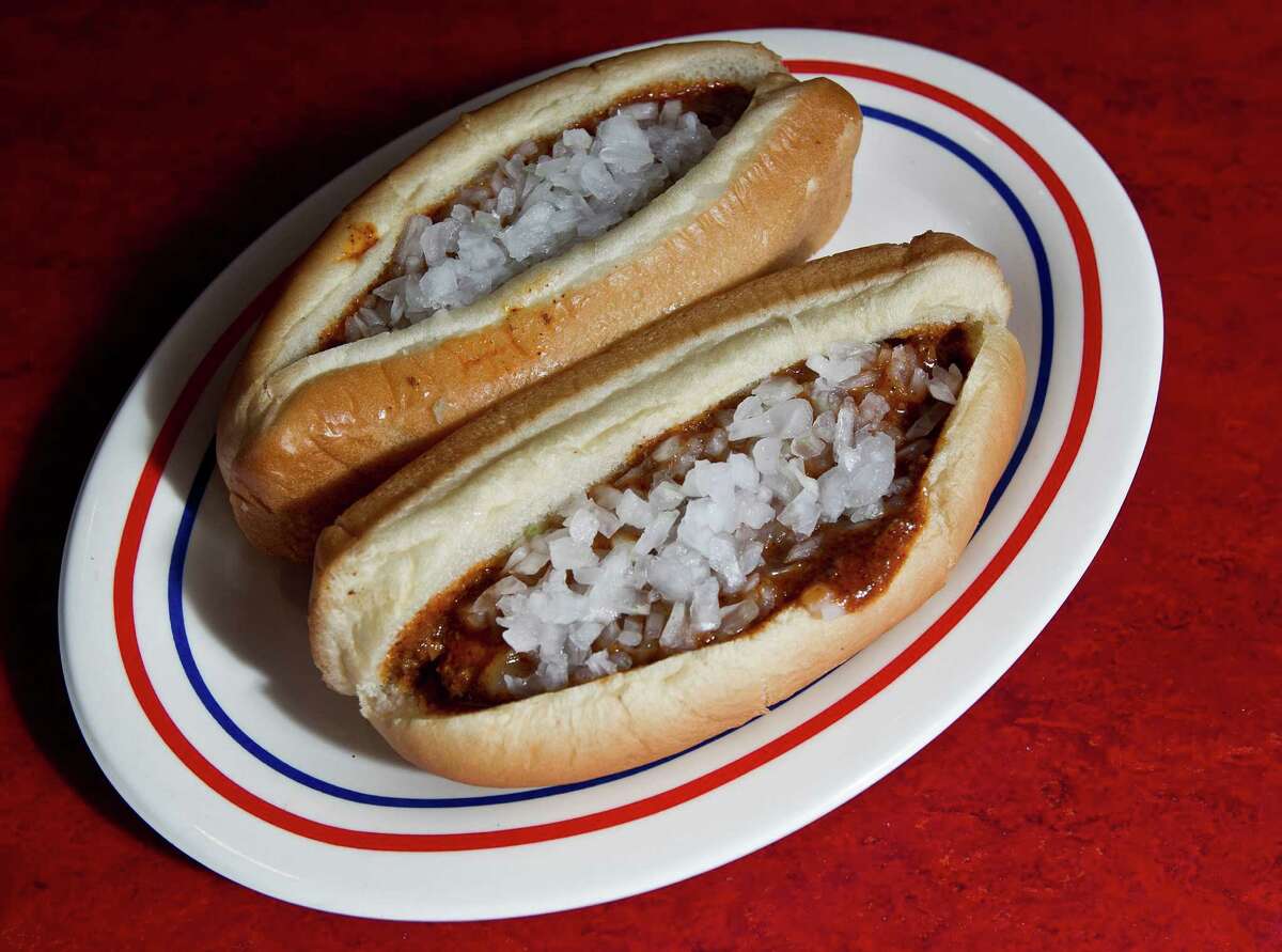 Astros Jose Abreu on Buc-ee's: BBQ sandwich good, was crowded