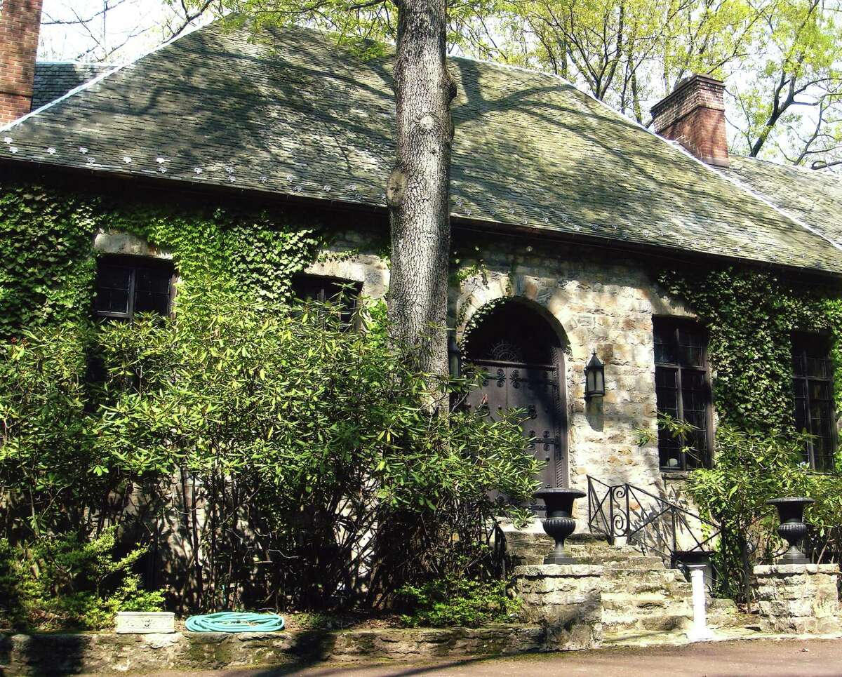 "White Oaks," 35 Fox Run Lane, was built in 1926 by architect Quentin Twachtman. It was added to the Greenwich Historical Society's Greenwich Landmarks Registry (Signs of the Times) in 2008.