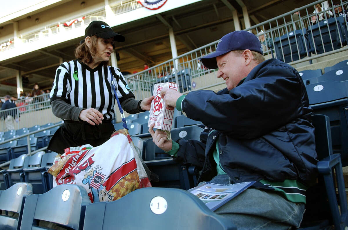 Fans ready for 20th season of Bridgeport Bluefish baseball