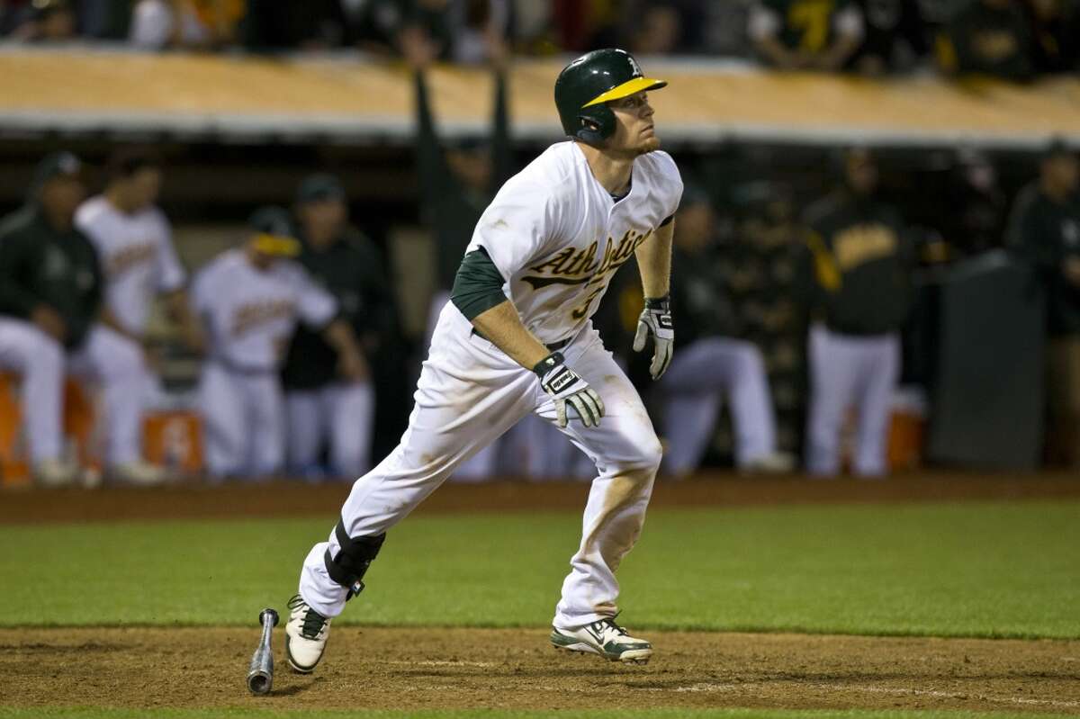 Moss' homer ends longest game in Oakland A's history