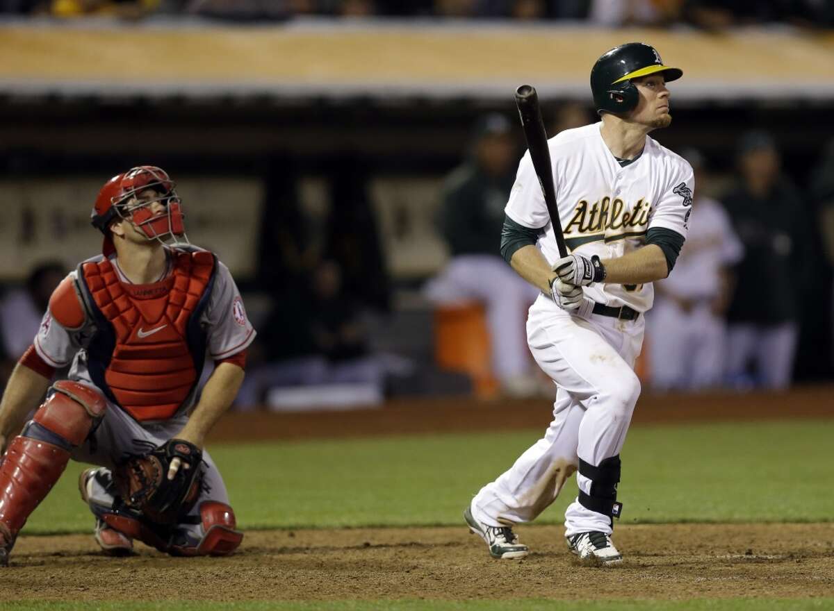 Moss' homer ends longest game in Oakland A's history