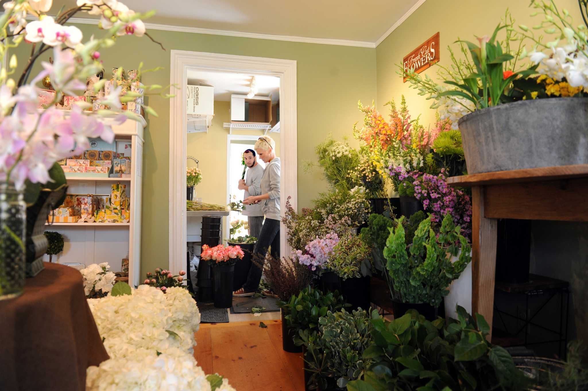 Backcountry Flower Shop Buzzes Ahead Of Mothers Day