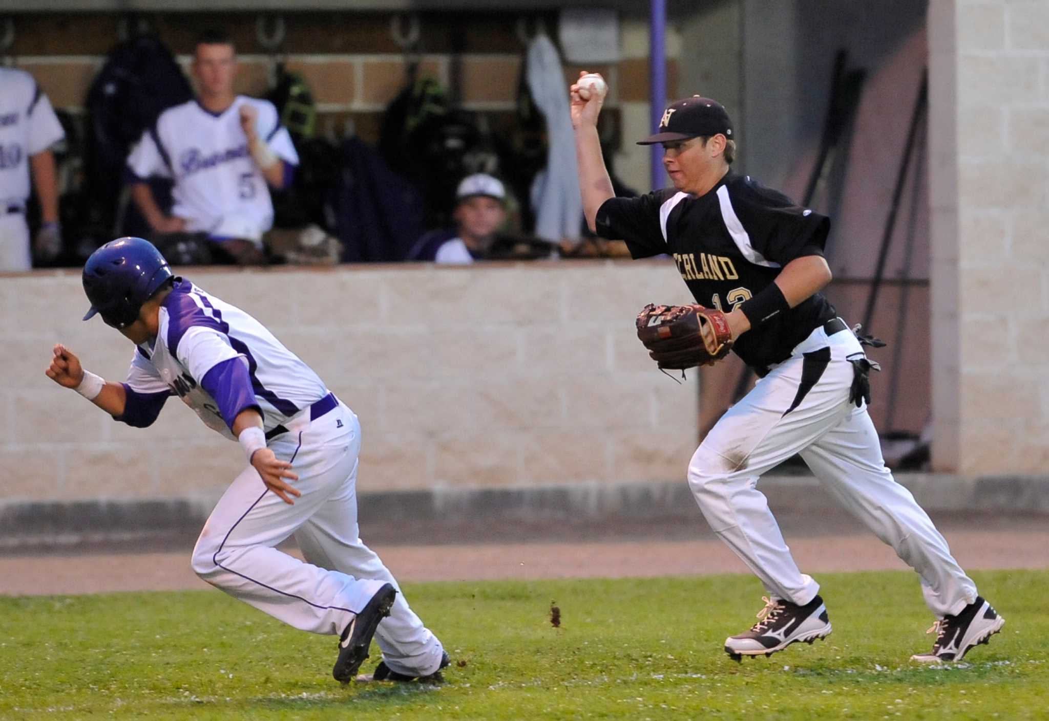 Nederland baseball loses to Dayton in Game 1