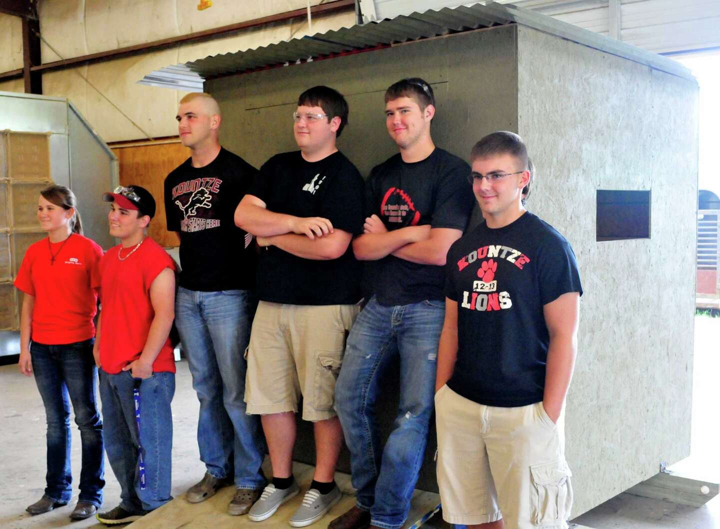 Kountze students build deer stands for paralyzed veterans