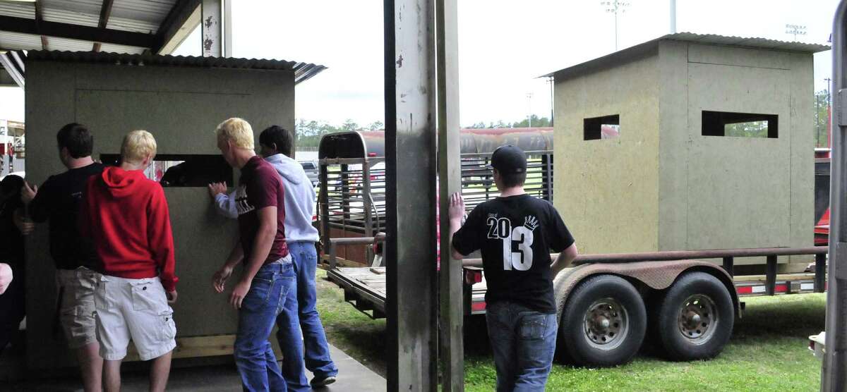 Kountze students build deer stands for paralyzed veterans