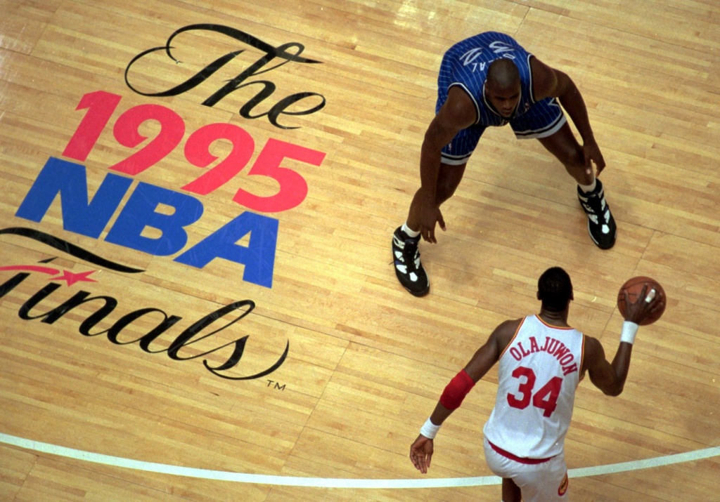 O'Neal over Olajuwon- 1994 NBA All-Star Game  Shaquille o'neal, Best nba  players, Nba legends