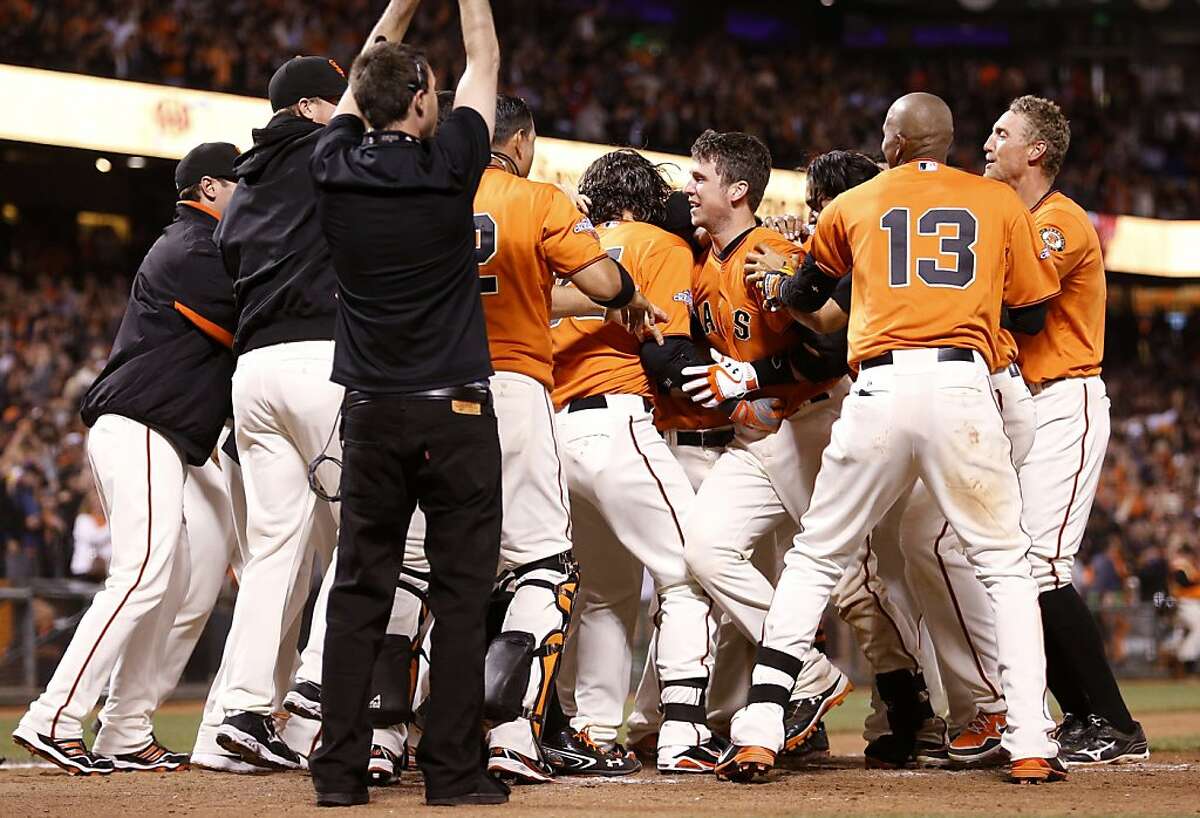 Buster Posey delivers walk-off HR