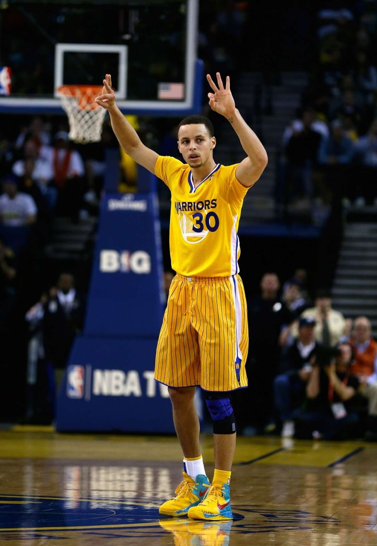 Spurs must find way to stop NBA's best shooter