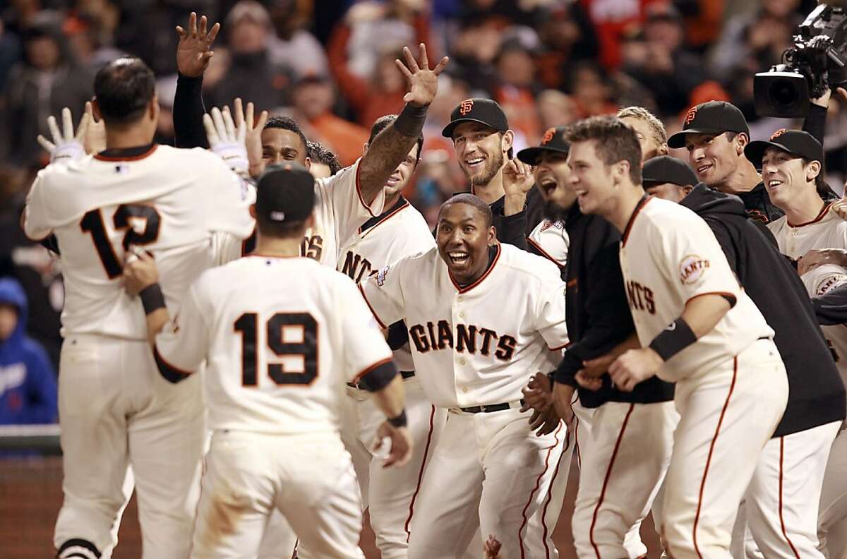 Backup Quiroz homers to save Giants' day