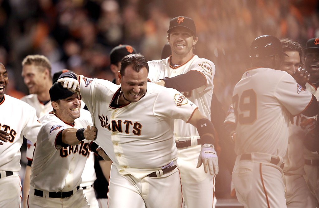 Giants beat Dodgers 10-9 on Quiroz's walkoff HR