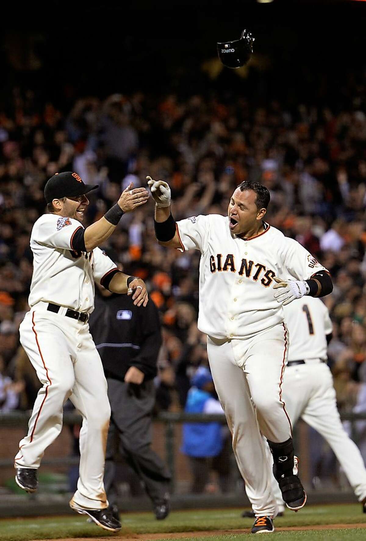 Backup Quiroz homers to save Giants' day
