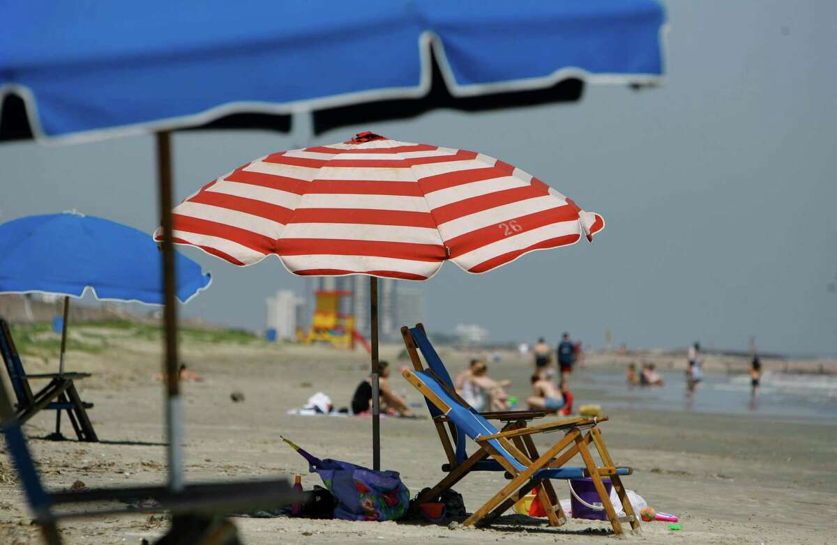 Beaches along the seawall west of Stewart Beach and Apffel Park were served by equipment rental firms but did not have a ban on privately owned umbrellas.