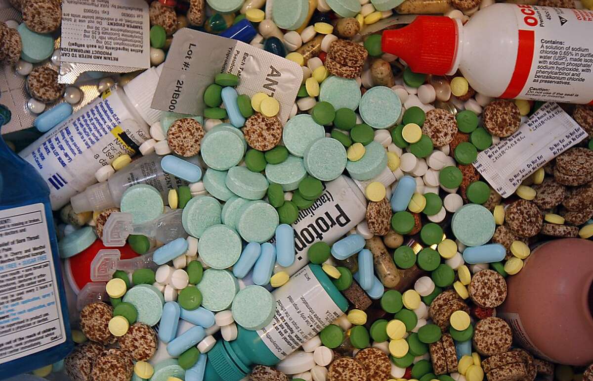 Таблетки собран. Фармацевтические отходы. Утилизация лекарств. Отходы от лекарственных препаратов.