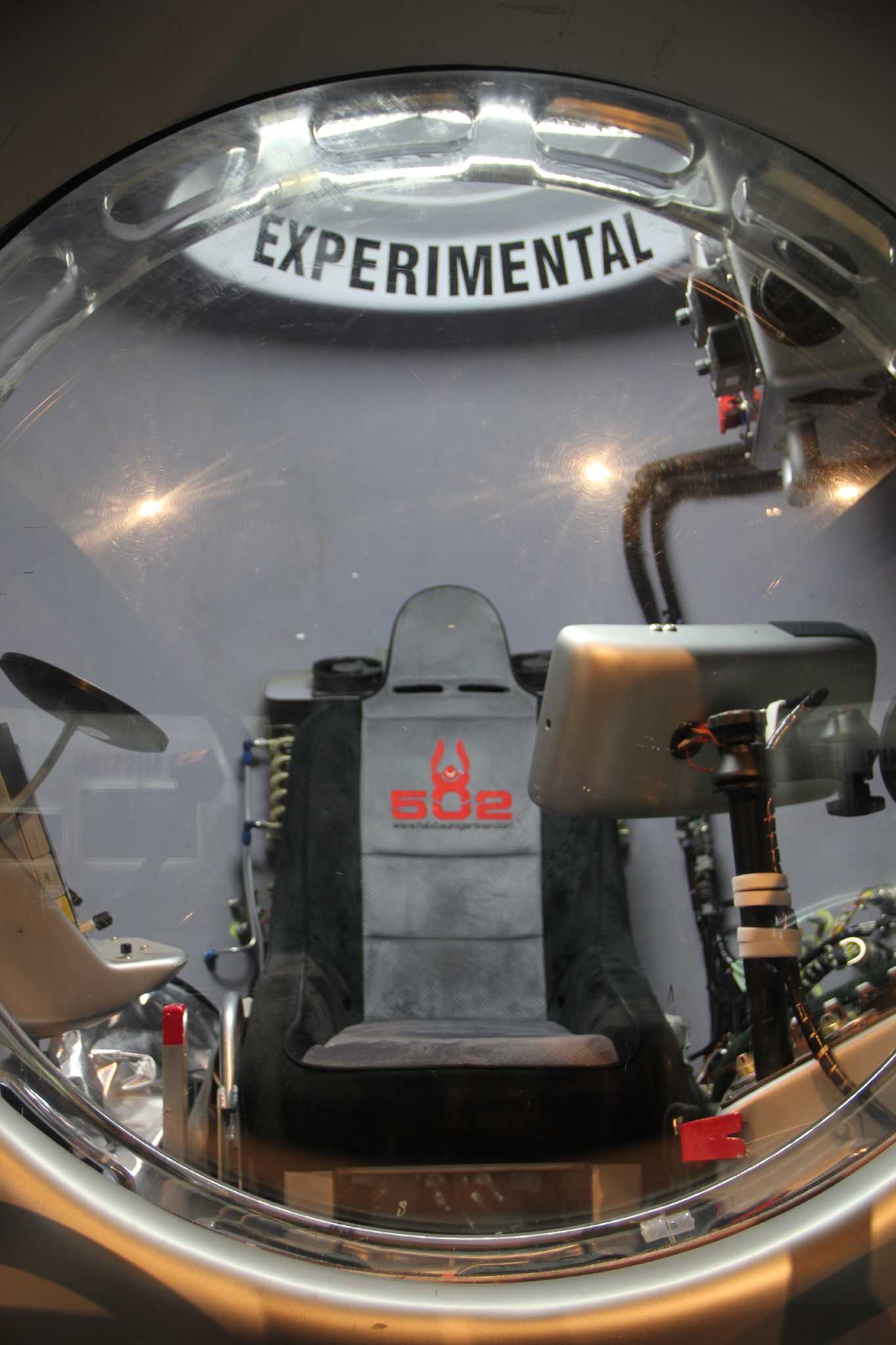 Red Bull space jump equipment makes world premiere in Houston, image size:1365x2048