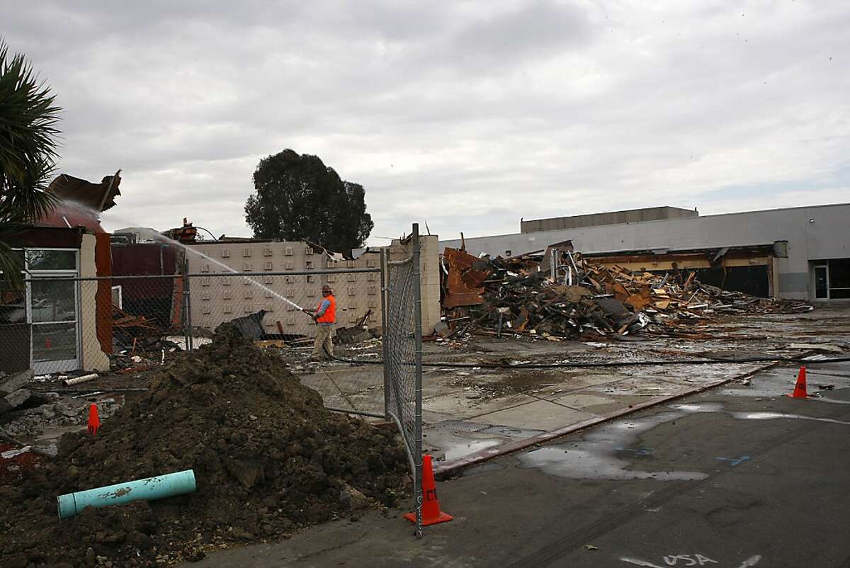 Pleasant Hill's movie dome destroyed