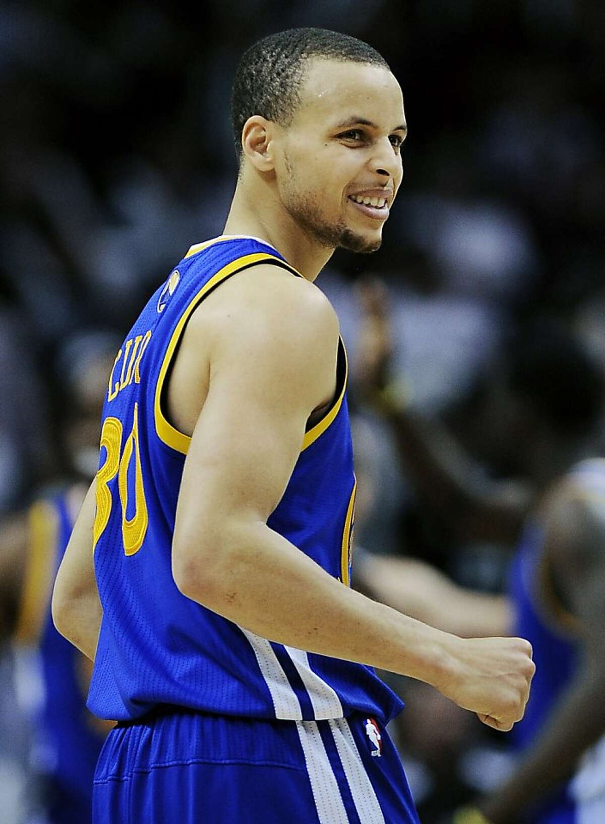 Warriors finally win in San Antonio