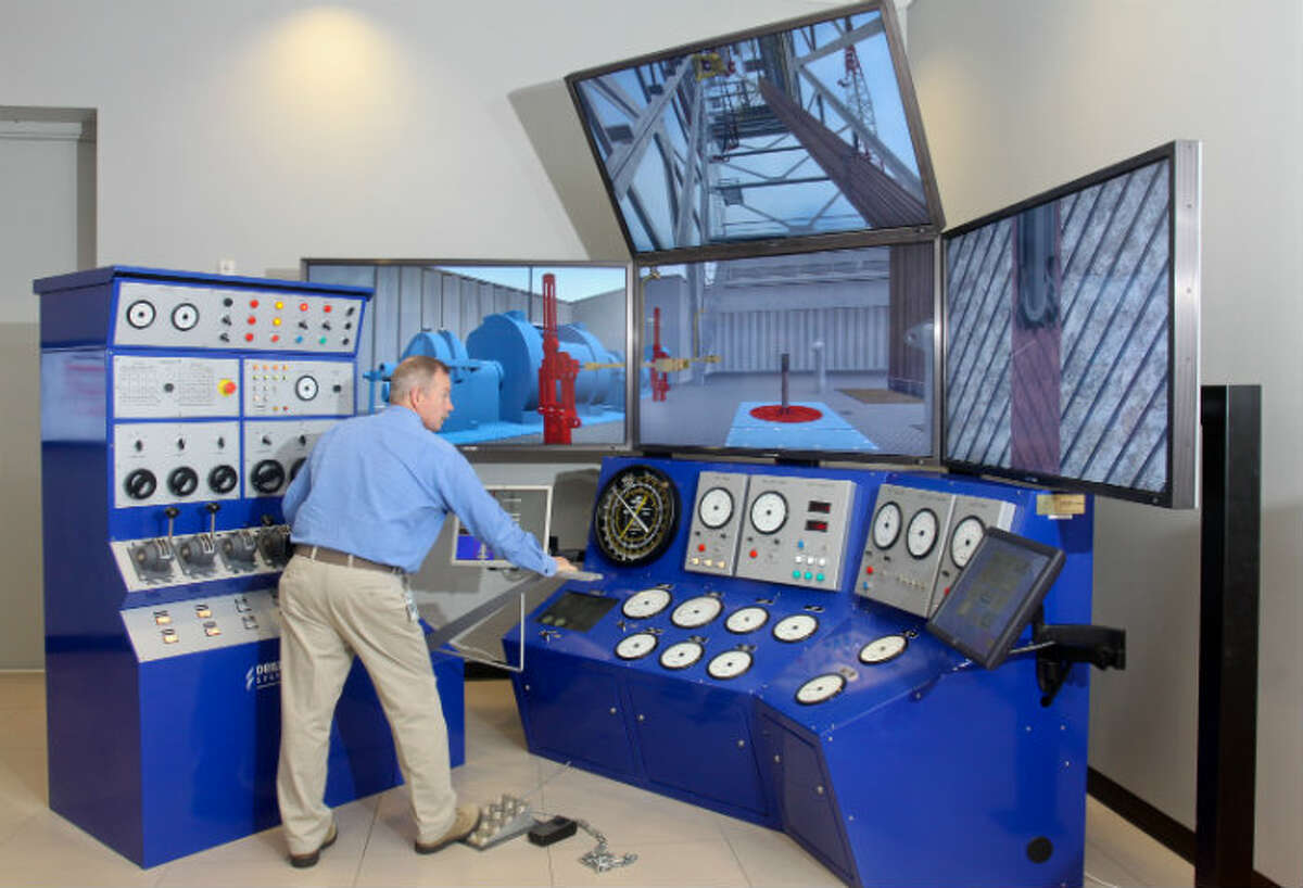 Karl Shearer using the Traditional Drilling Simulator at Diamond Offshore Drilling.