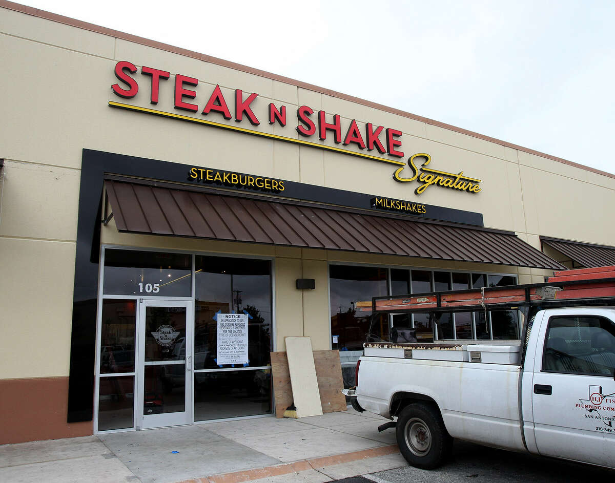 San Antonio's first Steak 'n Shake restaurant is being readied for opening this month in the Alamo Ranch shopping center.