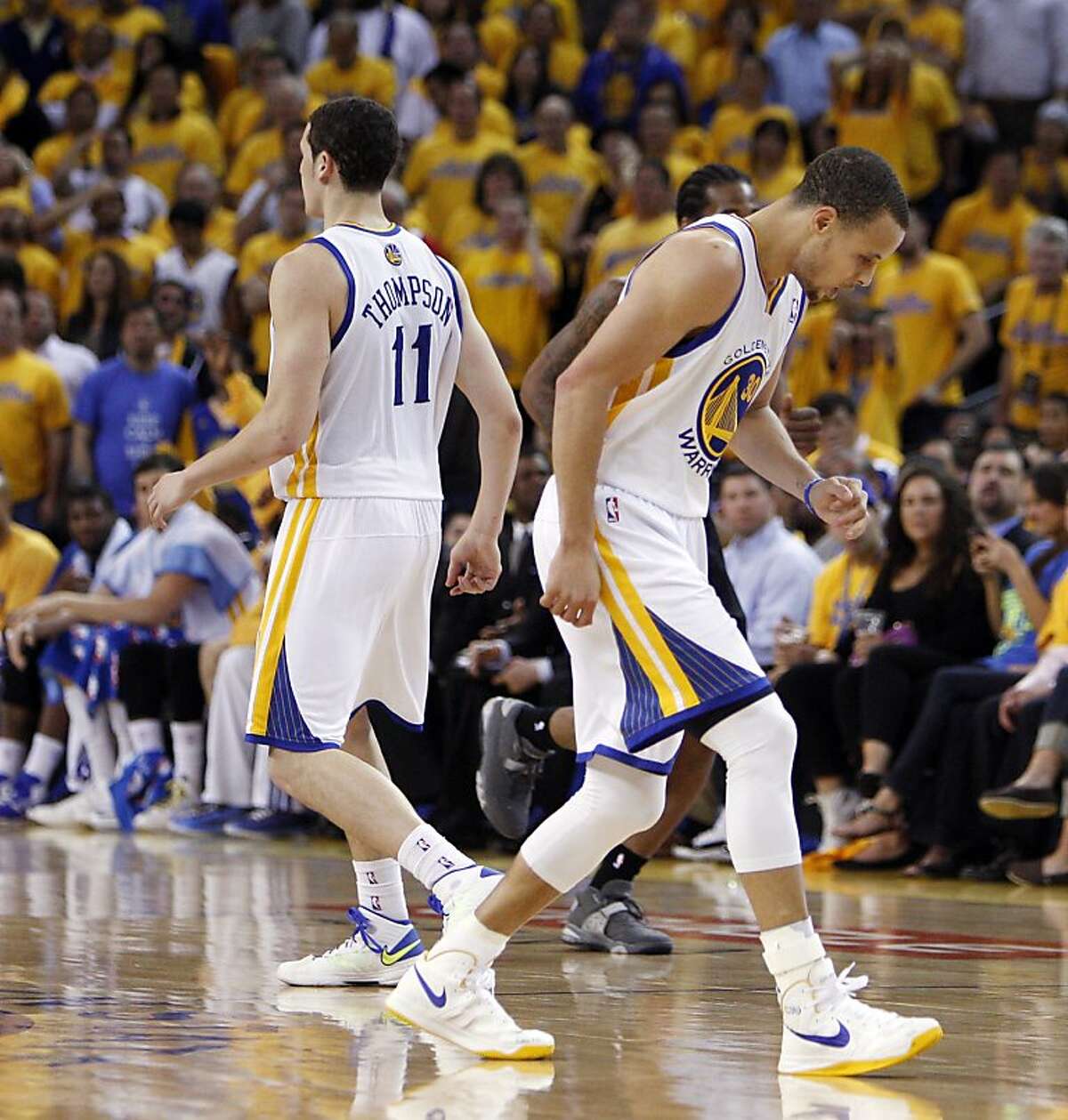 Curry hurt in Warriors' loss