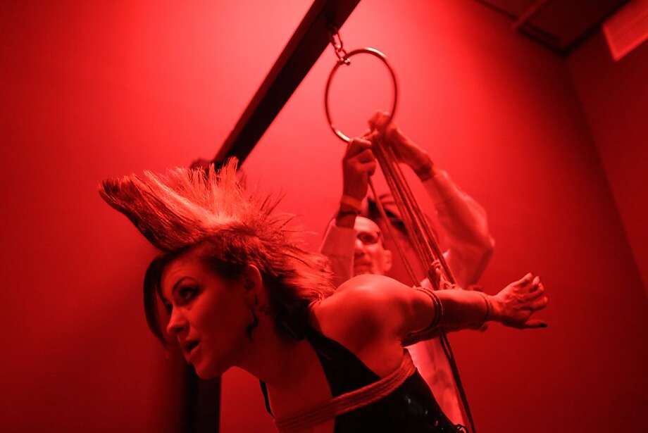 grud-mazohistskie-razvlecheniya-parney-chitat-eroticheskiy