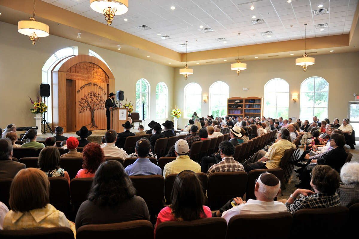 Chabad Center for Jewish Life opens