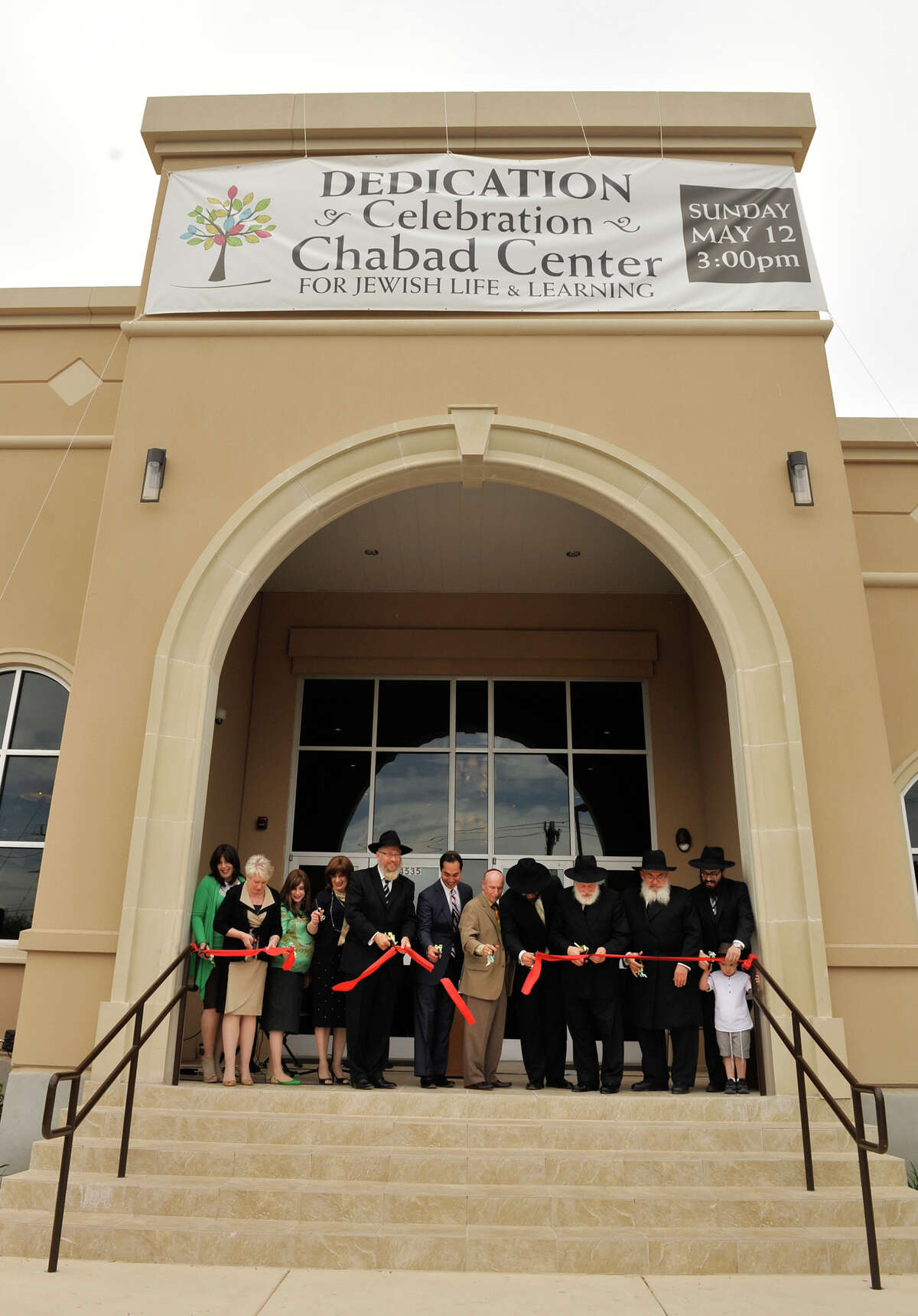 Chabad Center for Jewish Life opens