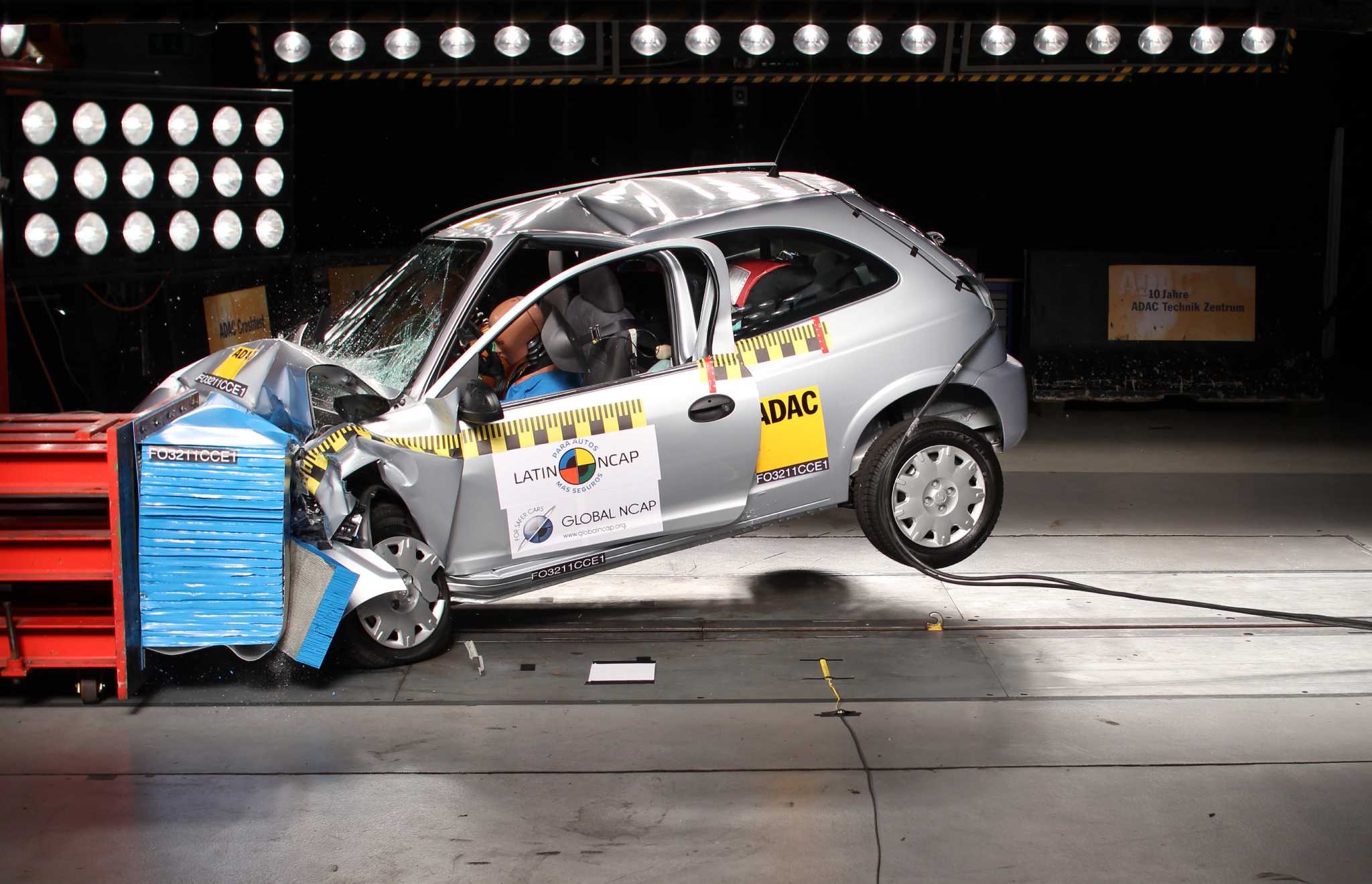 Краш тест haval jolion. Краш тест рено логан. Краш тест графика. Самая опасная машина в мире краш тест. 1997 hyundai crash test crash test.