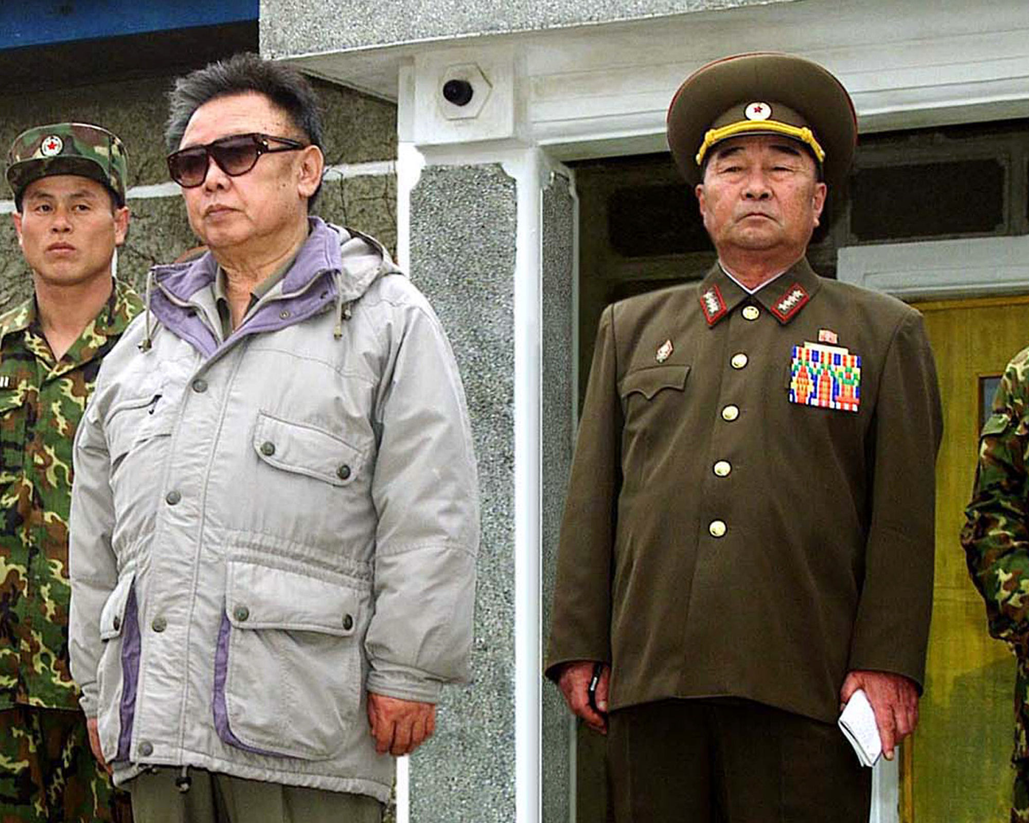 Фото генералов северной кореи с орденами на штанах