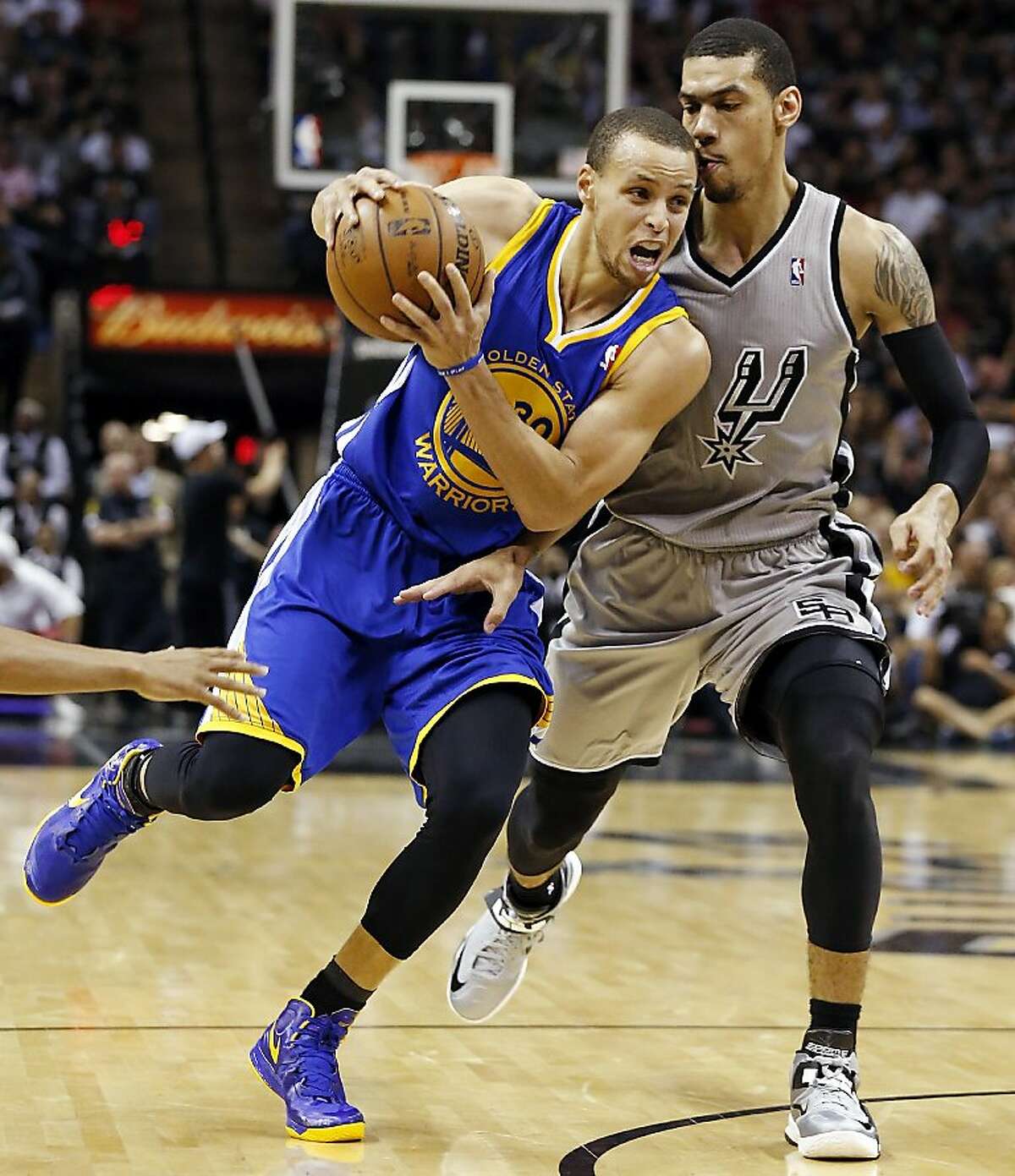 Spurs win, put Warriors on brink