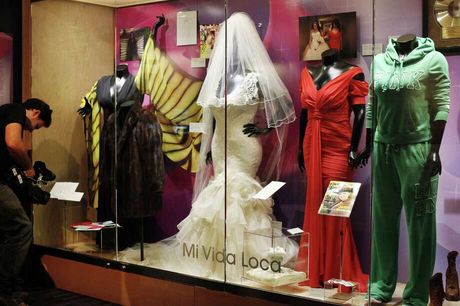 Museo abre exposición de artista Jenni Rivera San
