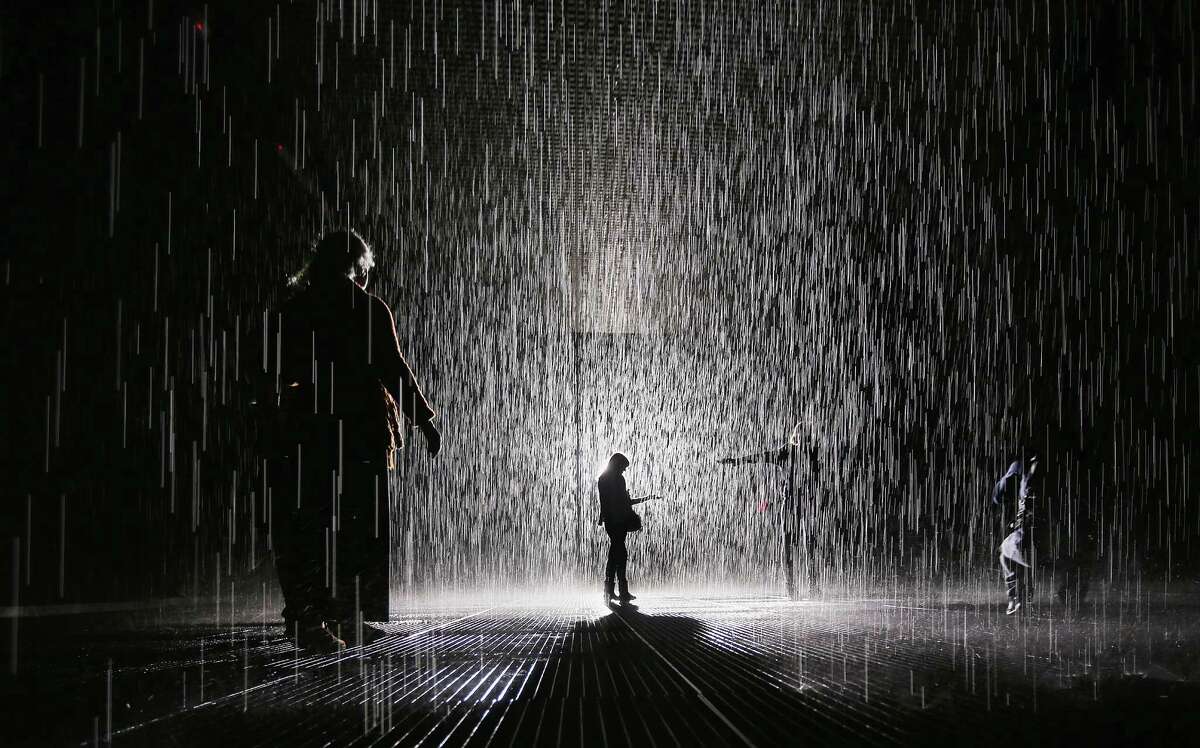 Я пою под дождем. Любите ли вы дождь. Дождь любовь комната. Tilo Rain. Интерактивный дождь.