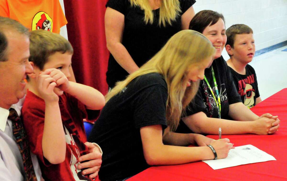 LHS basketball player signs with Crown College