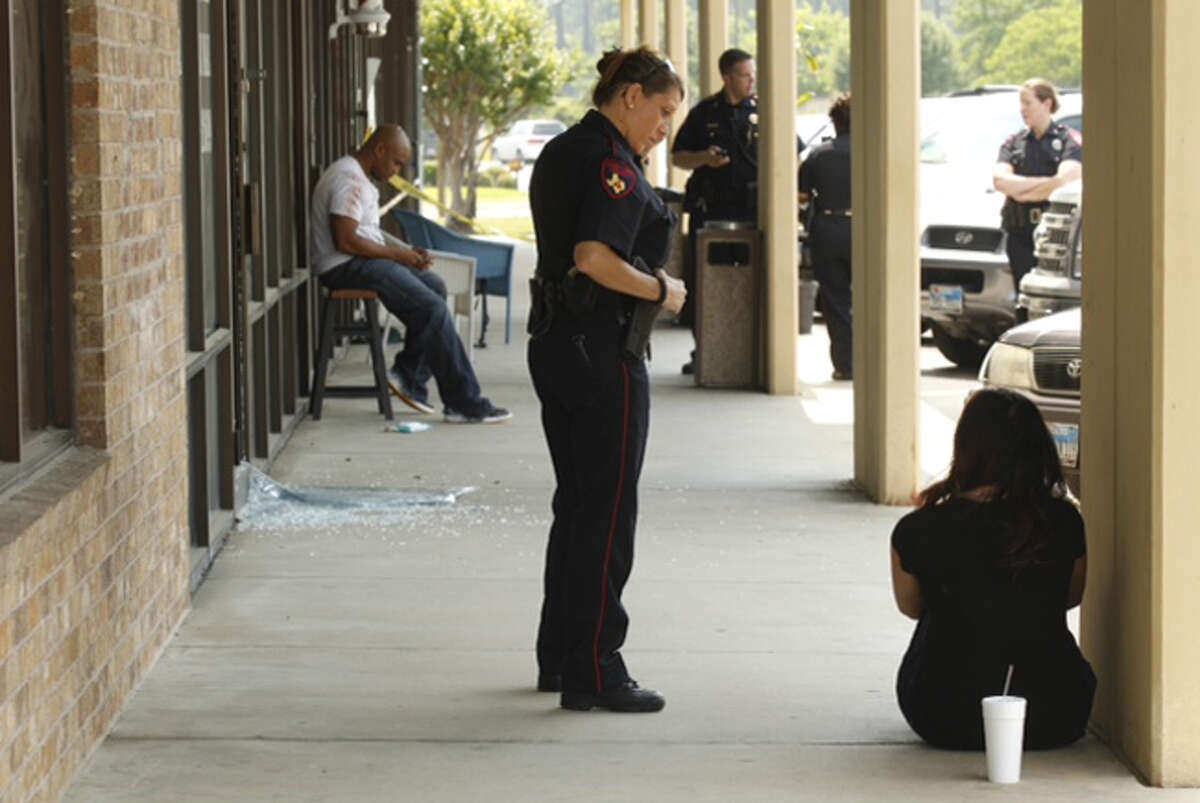 Man shot in head helping woman in north Harris County