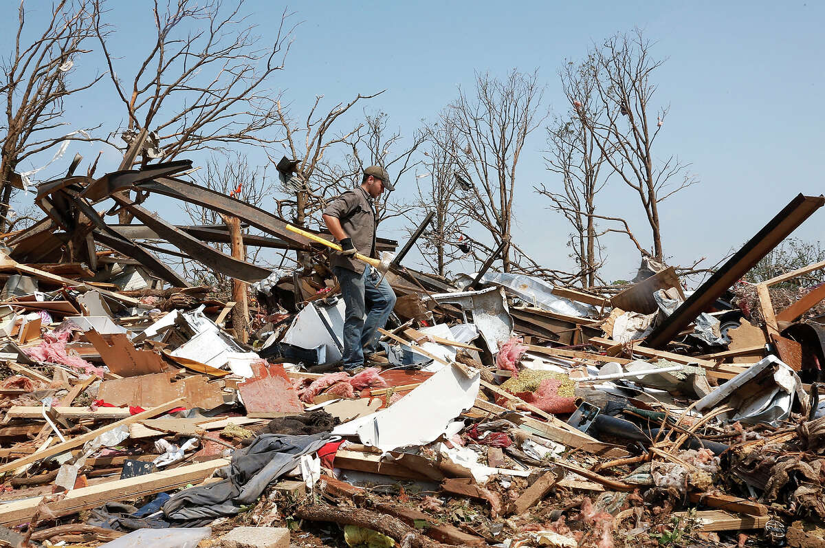 Massive tornado roars through Oklahoma City suburb