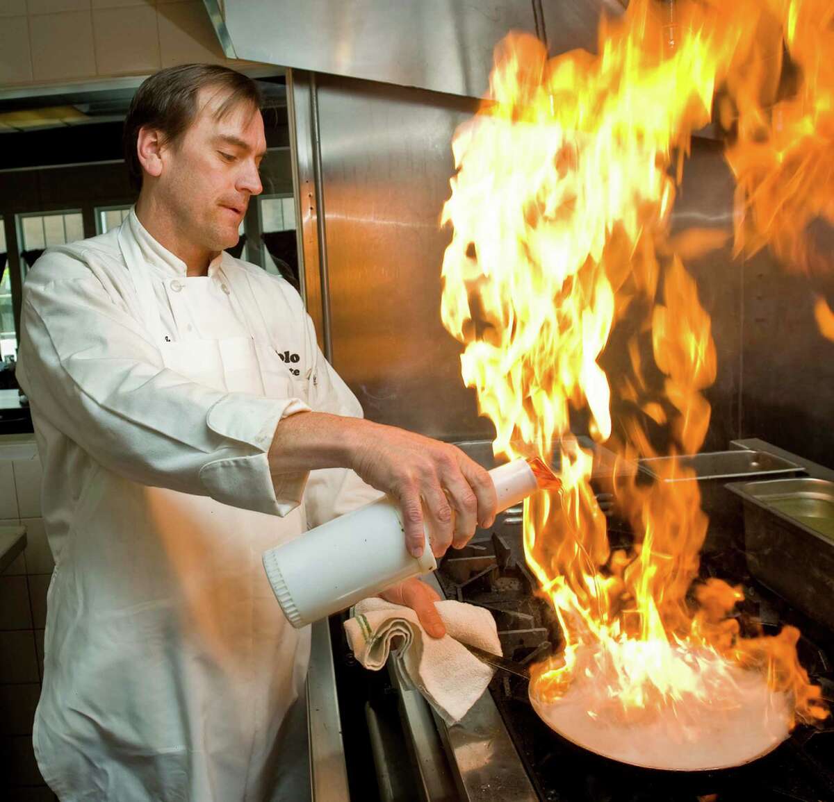 Chefs compete in cooking competition in Ridgefield