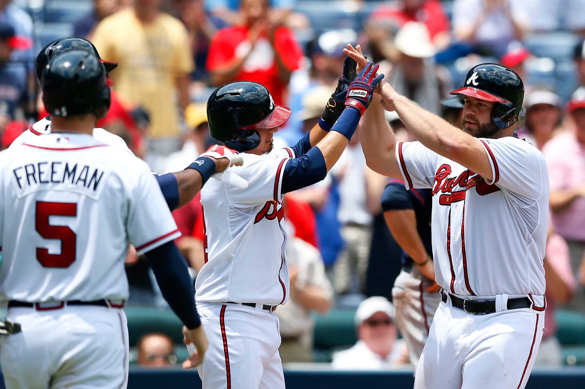 Jason Heyward #22 of the Atlanta Braves gets congratulated by