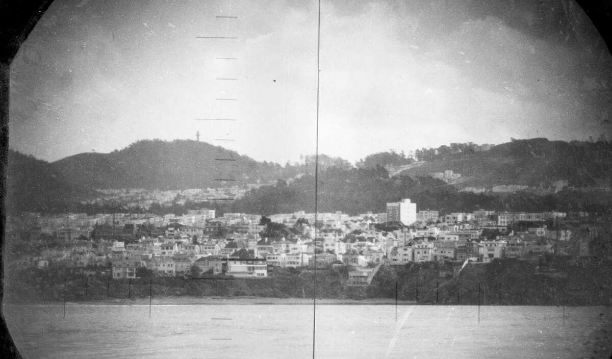 Note the Mt. Davidson cross in the distance, at a time when Dirty Harry was just a teen screwing around near Potrero Hill. I was impressed with the level of detail and depth of field in the photos taken by the U.S.S. Catfish. I was expecting something much blurrier ...