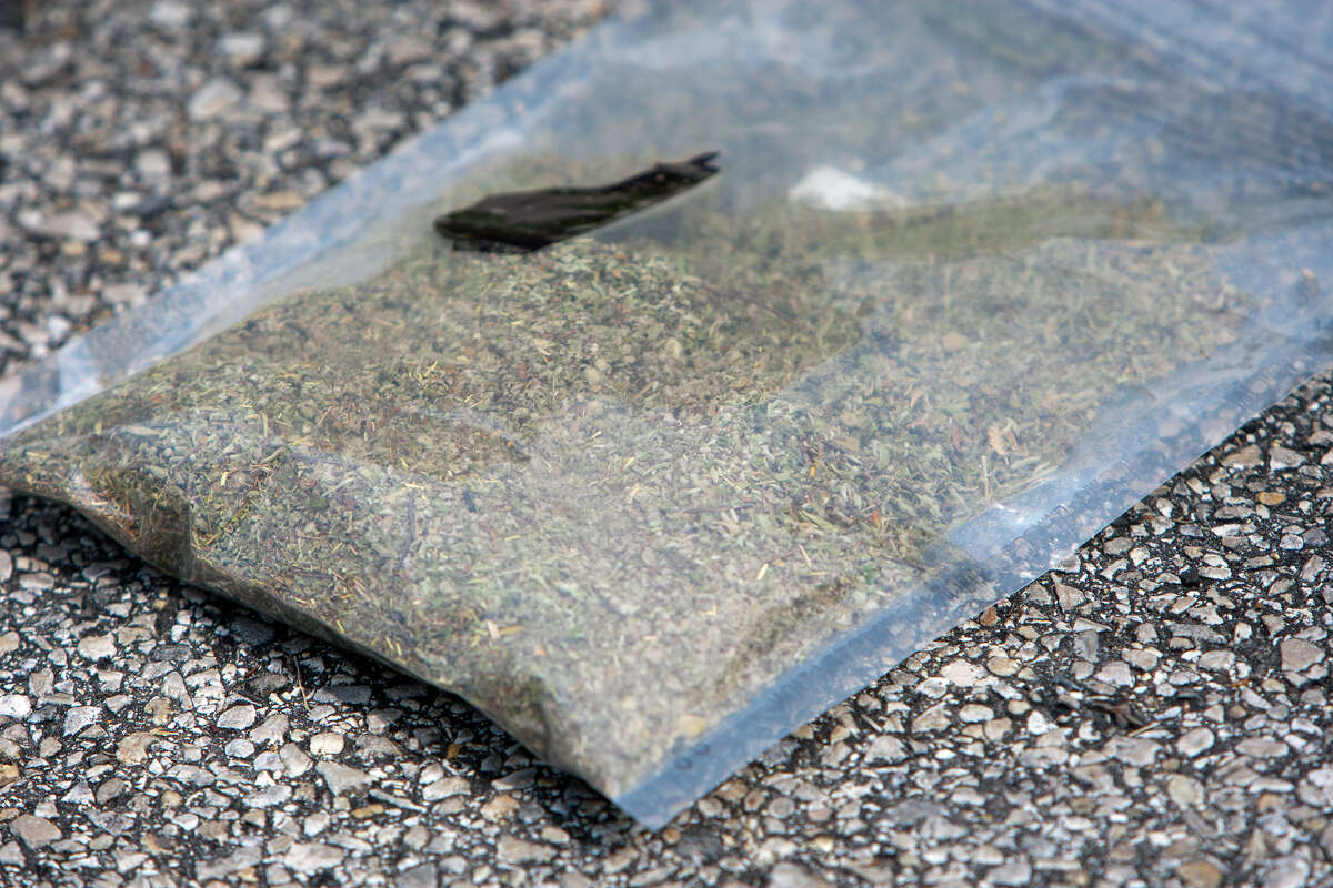 What do synthetic drugs look like? Typically, synthetic marijuana resembles its naturally grown namesake. Other synthetic varieties, including cathinones, can resemble powdered cocaine and crystalline methamphetamine.