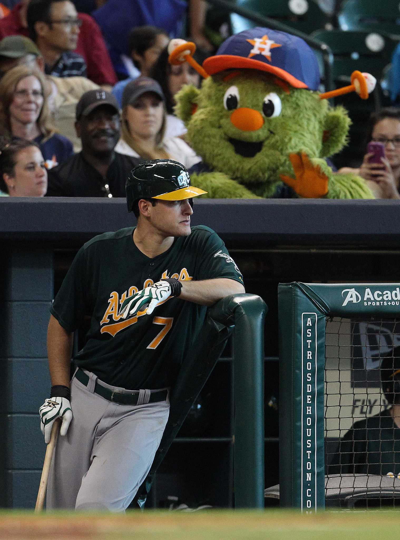 Rays pitcher Chris Archer's feud with Astros' mascot, Orbit, escalates