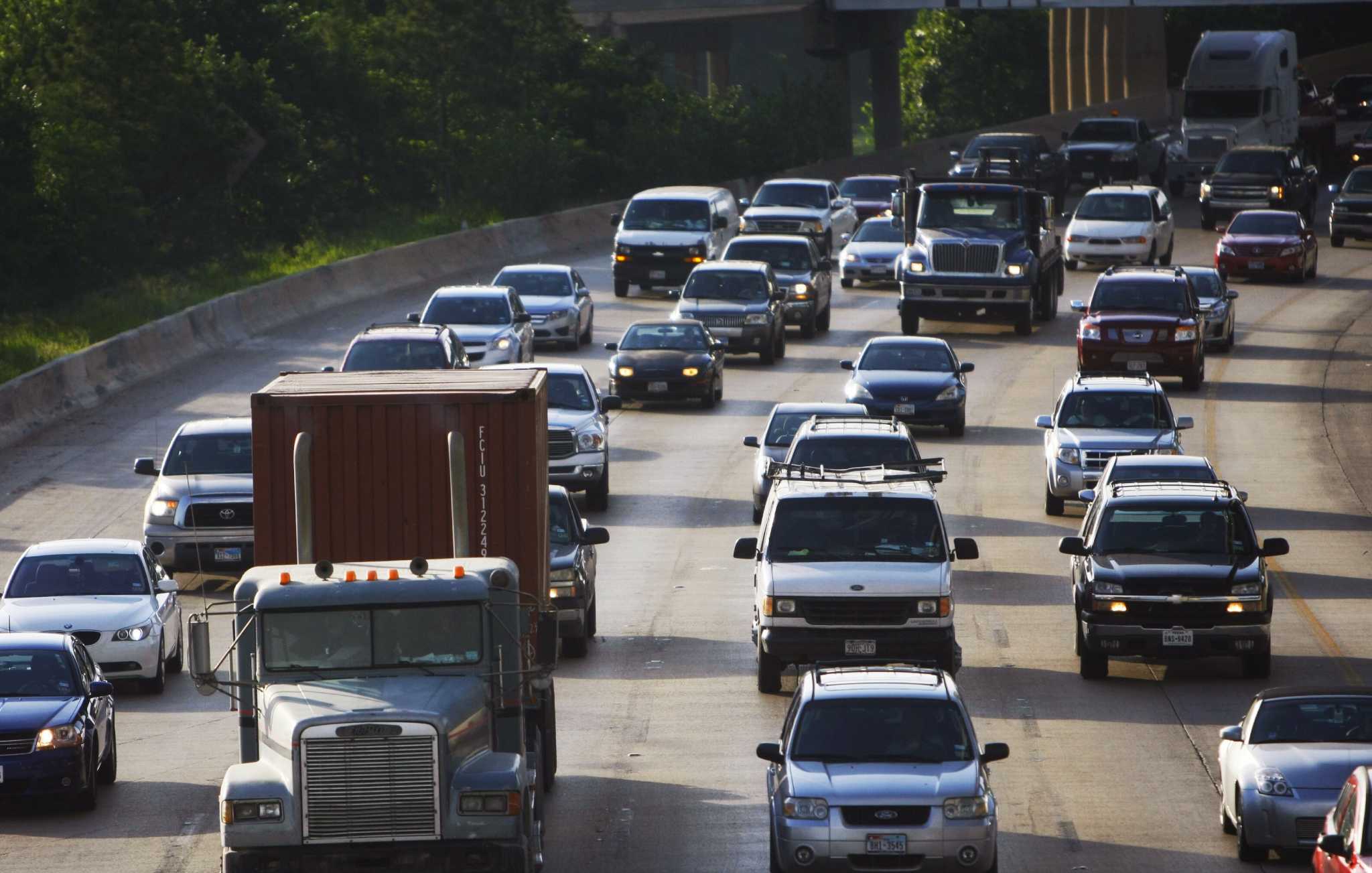 Houston wreck shuts down 3 lanes of Eastex near Little York