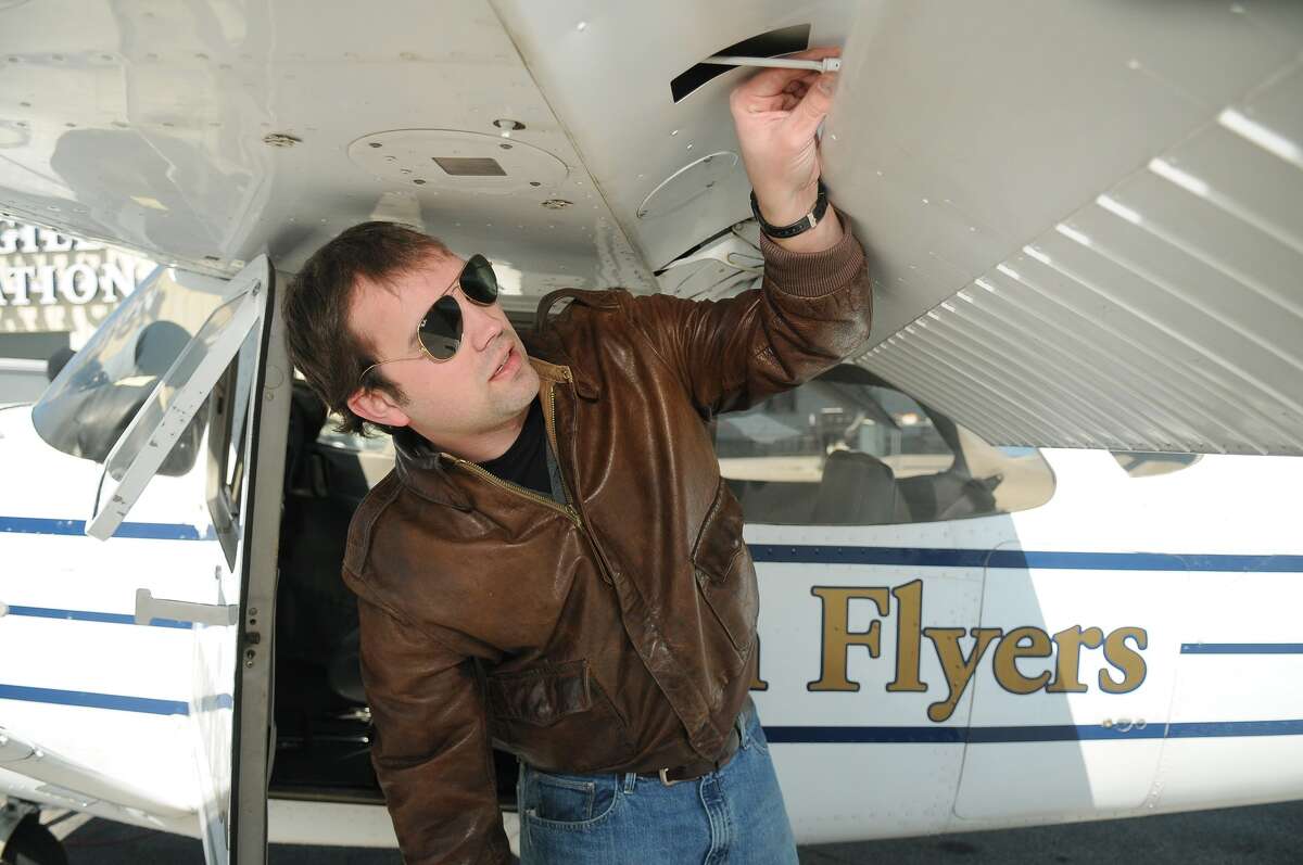 Learn to fly a plane at Hooks Airport