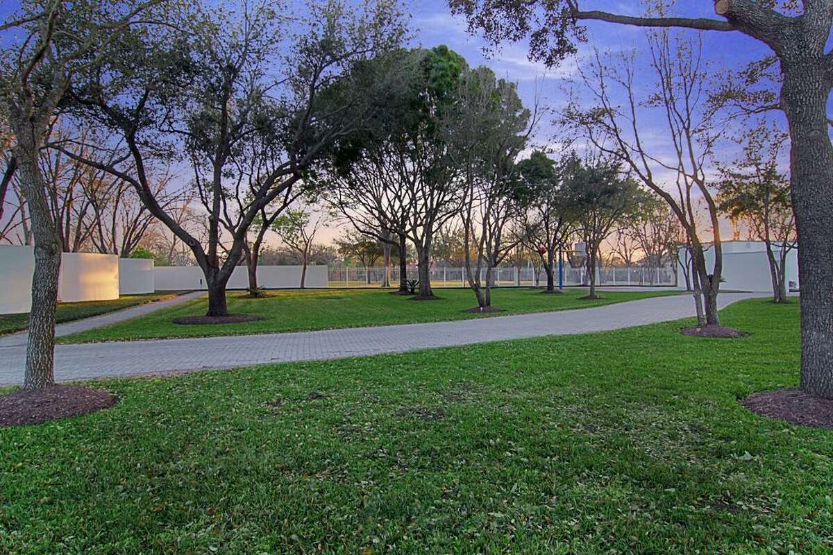 Sugar Land home sits seconds from Alkire Lake